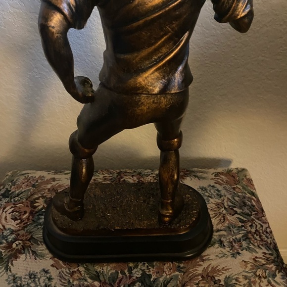 Bronze 17” Football Player Quarterback Decor Man Cave Sculpture On Textured Base - Picture 10 of 13
